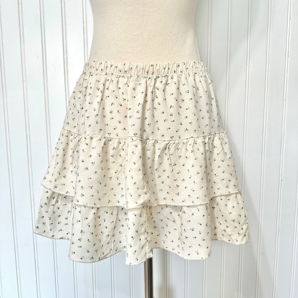 Brandy Melville Izzy Floral Mini Skirt Tiered Skirt Cream & Blue Flowers